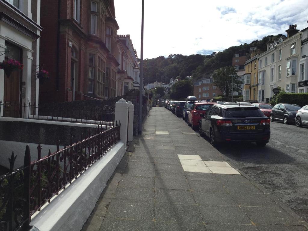 Garden Flat 1 Bed & Breakfast Llandudno Bagian luar foto
